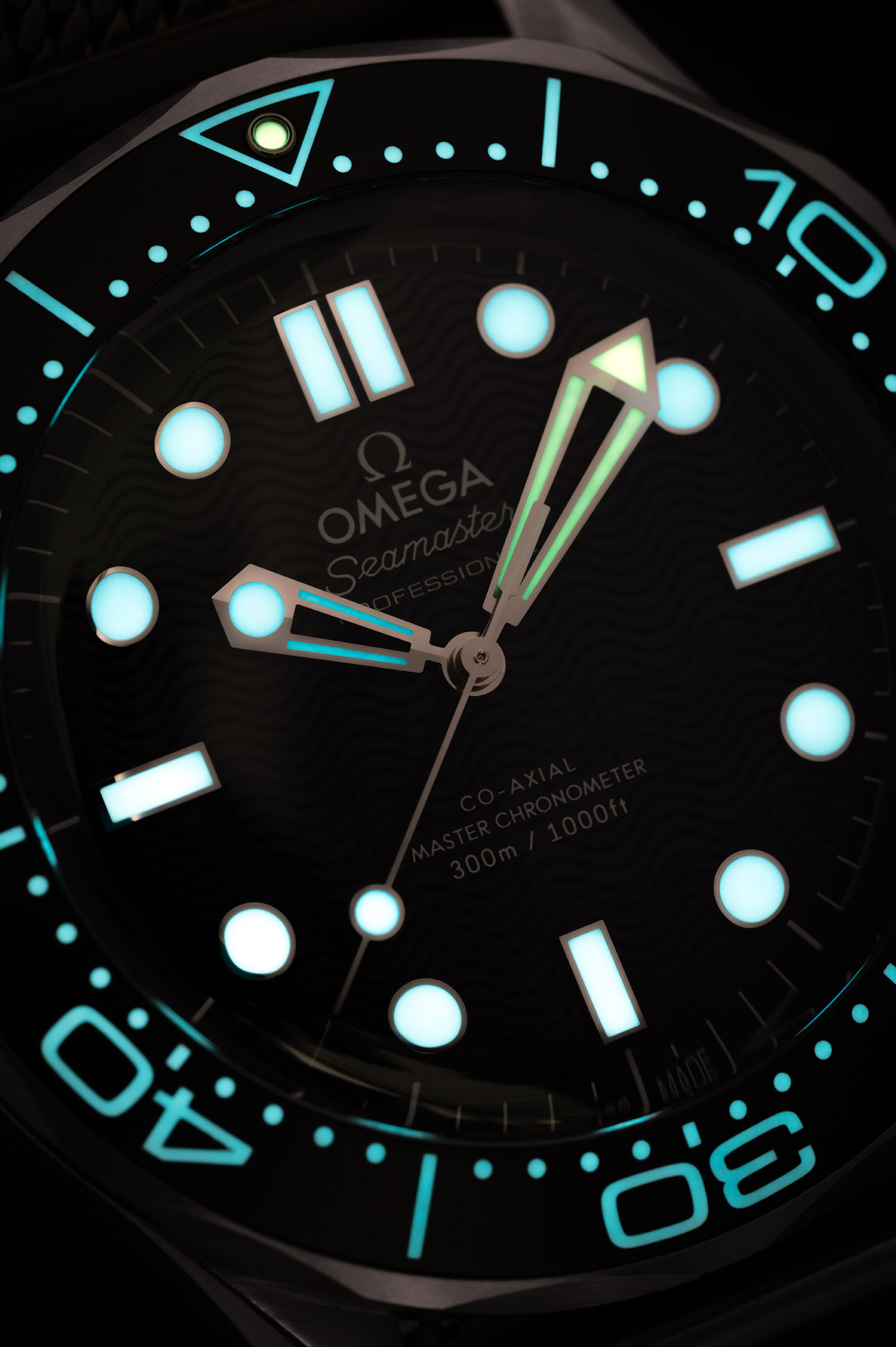 Omega Seamaster Diver 300m Black (With Bonus Seamaster Rubber Strap) 210.30.42.20.01.010